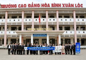 Trường Hòa Bình Xuân Lộc ký kết MOU với trường Catholic Sangji College (Hàn Quốc) Sangji and Hoabinh1 107 1