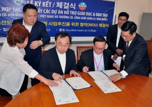 Trường Hòa Bình Xuân Lộc ký kết MOU với trường Catholic Sangji College (Hàn Quốc) Sangji and Hoabinh1 44
