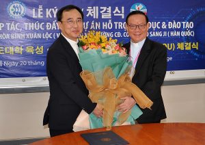 Trường Hòa Bình Xuân Lộc ký kết MOU với trường Catholic Sangji College (Hàn Quốc) Sangji and Hoabinh1 58