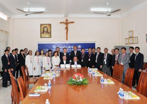 Trường Hòa Bình Xuân Lộc ký kết MOU với trường Catholic Sangji College (Hàn Quốc) Sangji and Hoabinh1 60