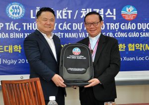 Trường Hòa Bình Xuân Lộc ký kết MOU với trường Catholic Sangji College (Hàn Quốc) Sangji and Hoabinh1 89