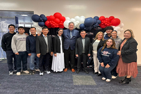 Chuyến Viếng Thăm St. Paul High School Của Đại Diện Trường Cao Đẳng Hòa Bình Xuân Lộc