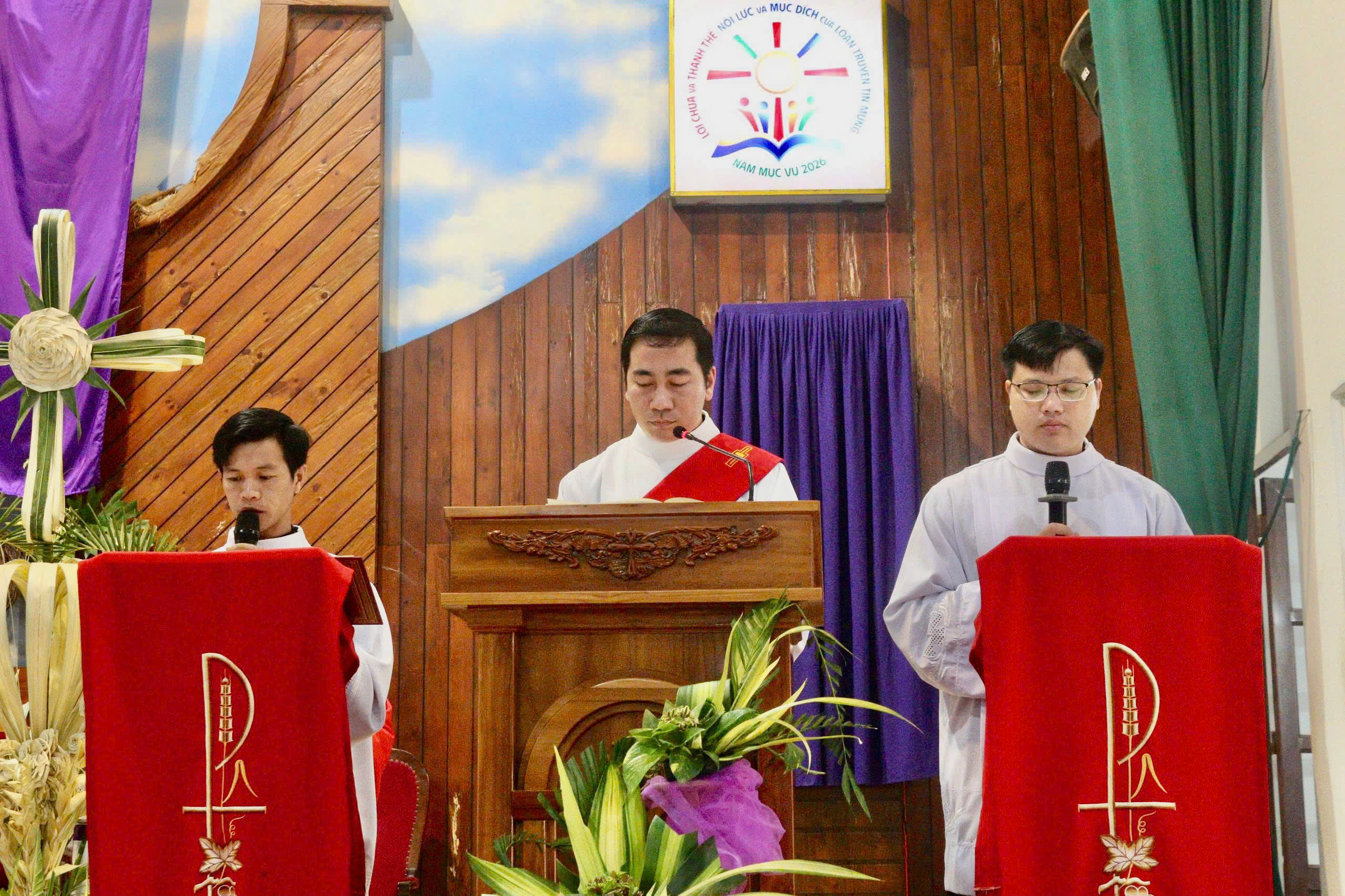 KHAI MẠC TUẦN THÁNH