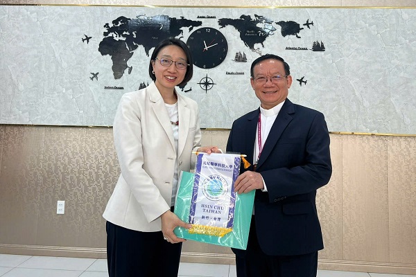 Ban Giám Hiệu làm việc với Trường Đại Học Nguyên Bội